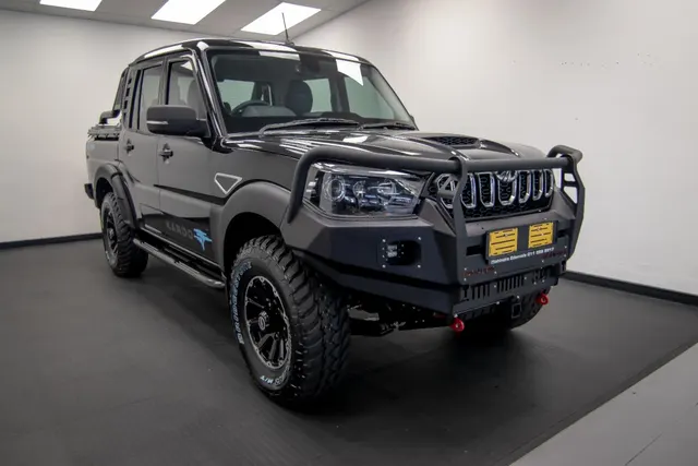 2026 Mahindra Pik Up 2.2CRDe Double Cab 4x4 S11 Karoo Dusk