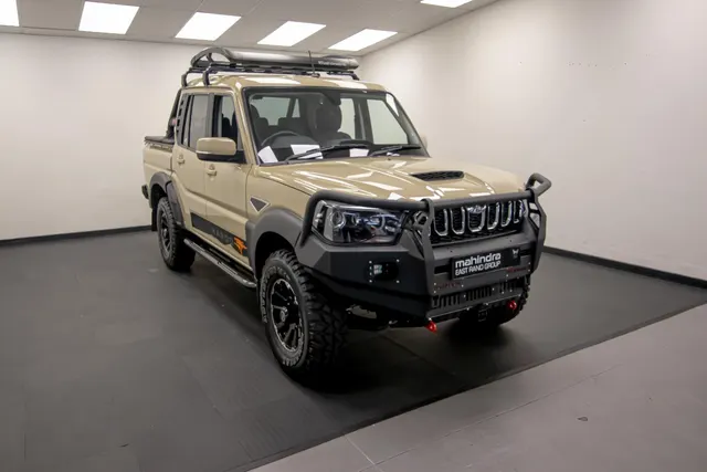 2026 Mahindra Pik Up 2.2CRDe Double Cab 4x4 S11 Karoo Dawn