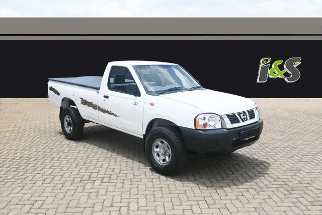 2015 Nissan NP300 Hardbody 2.4 4x4 Mid