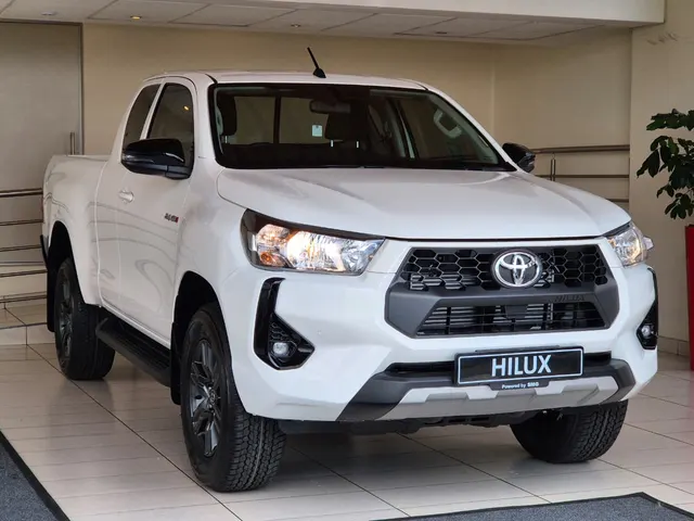 2026 Toyota Hilux 2.4GD-6 Xtra Cab Raider Manual
