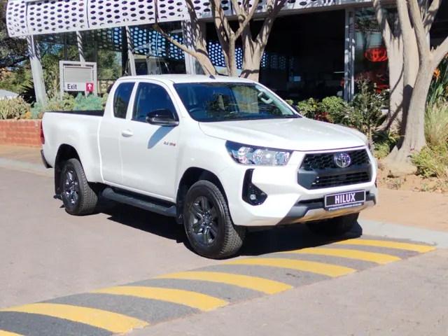 2026 Toyota Hilux 2.4GD-6 Xtra Cab Raider Manual