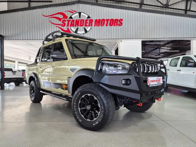 2025 Mahindra Pik Up 2.2CRDe Double Cab 4x4 S11 Karoo Dawn