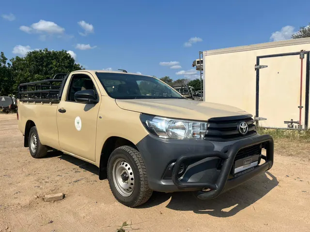 2017 Toyota Hilux 2.0 (Aircon)