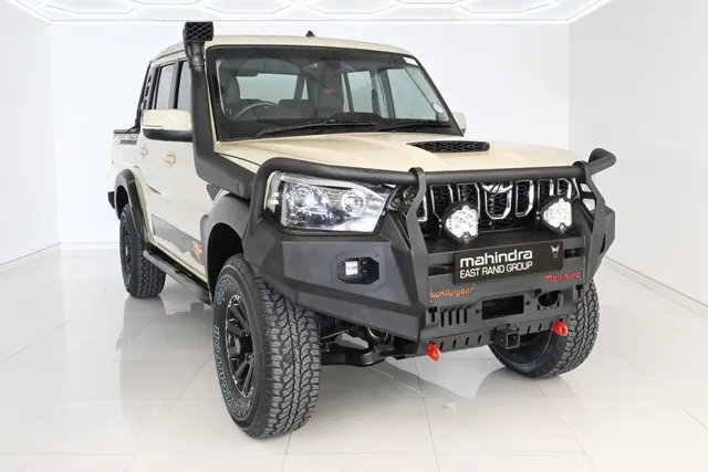 2023 Mahindra Pik Up 2.2CRDe Double Cab 4x4 S11 Karoo Dawn