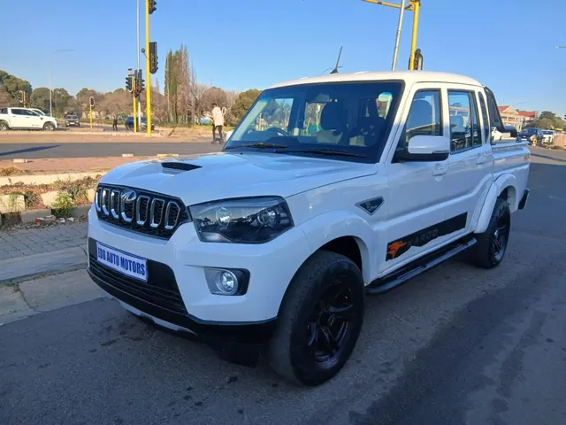2024 Mahindra Pik Up 2.2CRDe Double Cab 4x4 S11 Karoo