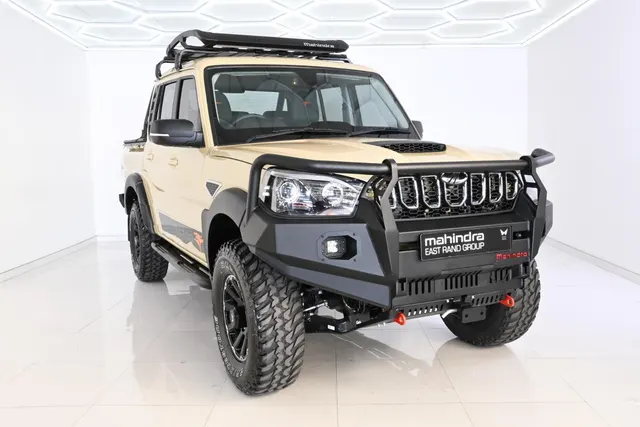 2026 Mahindra Pik Up 2.2CRDe Double Cab 4x4 S11 Karoo Dawn
