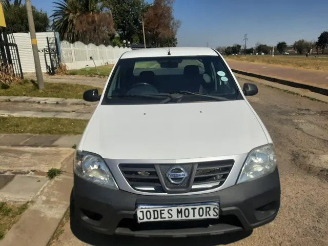 2022 Nissan NP200 1.6i (Aircon) Safety Pack