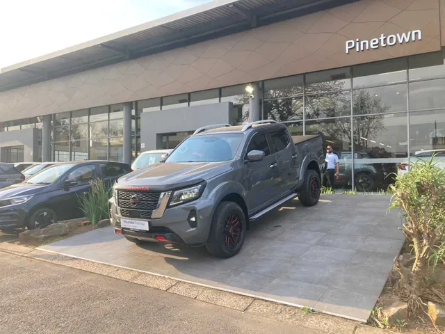 2025 Nissan Navara 2.5DDTi Double Cab LE Plus