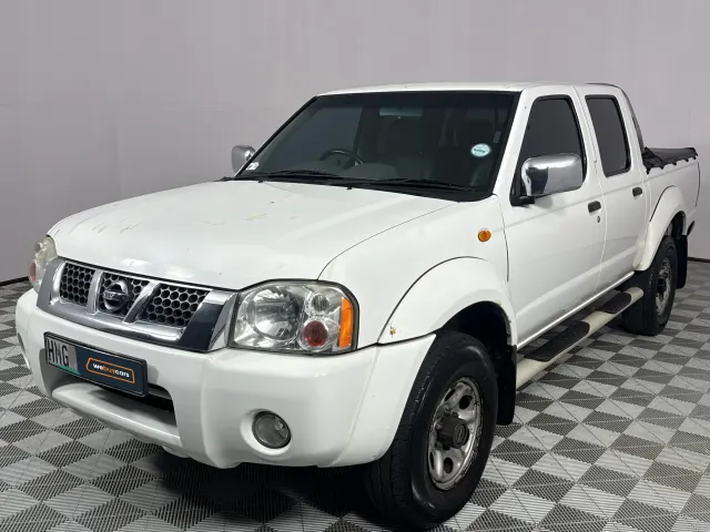 2015 Nissan Hardbody Np300 2.4i 4x4 Pick Up Double Cab